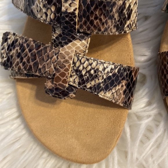 VIONIC Sandals BNWOT size 8 brown and tan color please see all photos (P7) - Picture 4 of 13